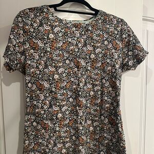 Coft & Borrow Women’s Floral Tee Size Medium